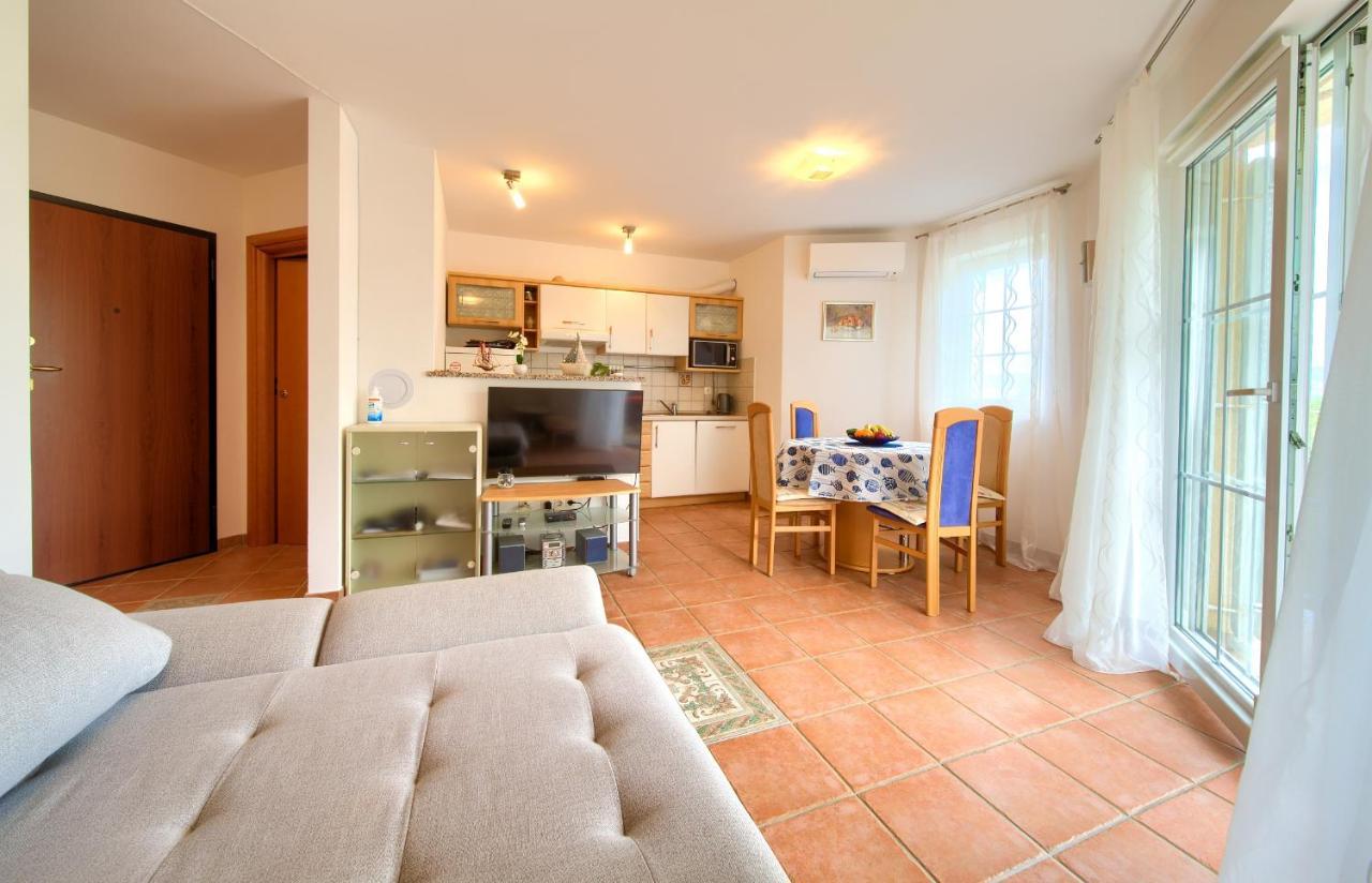 Apartment Camellia Vantacici Exterior photo